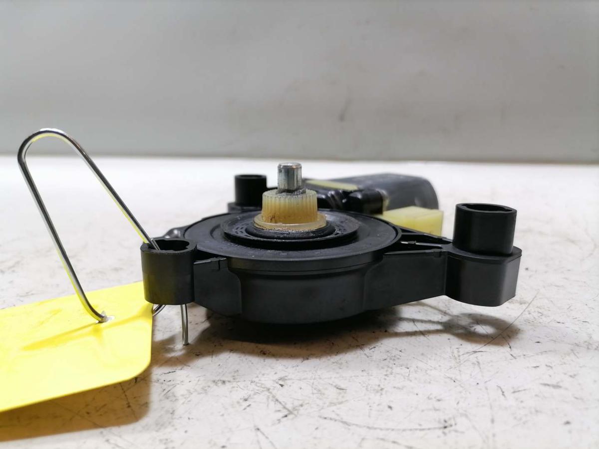 Seat Leon 5F original Fensterhebermotor vorn links Bj.2015